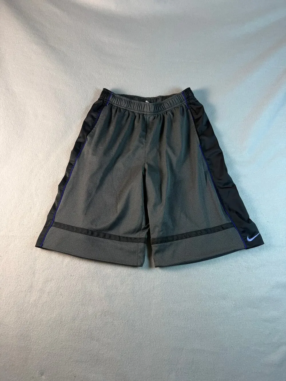 Nike Basketball Shorts Boys XL Gray Purple Piping Mesh Relaxed Swoosh Athletic
